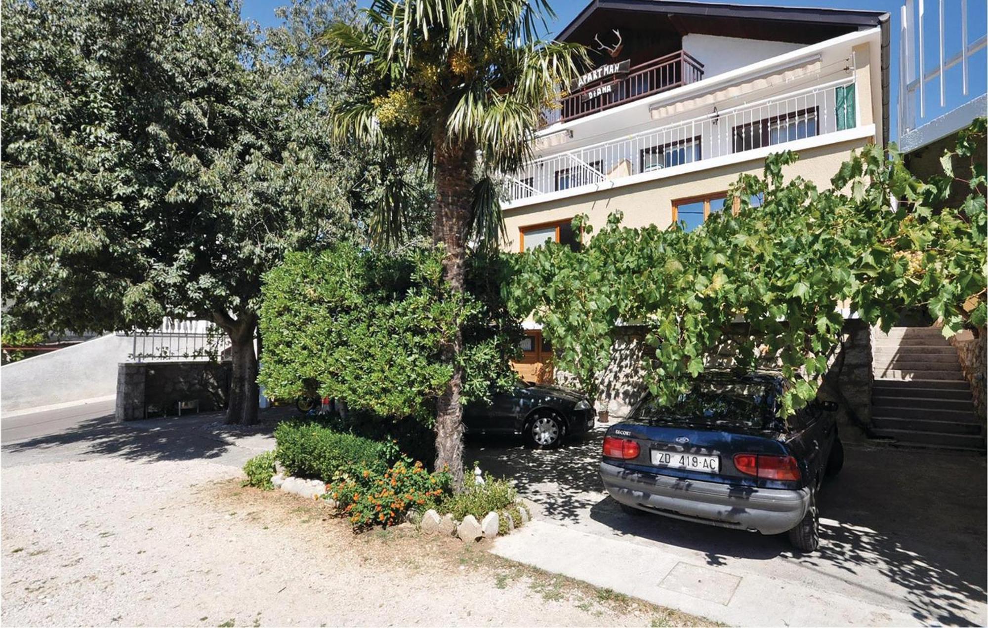 2 Bedroom Lovely Apartment In Starigrad Paklenica Zewnętrze zdjęcie